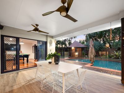 10 Talburpin Esplanade, Redland Bay