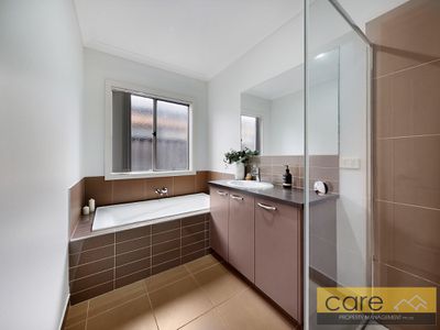 19 Marblelight Way, Clyde North