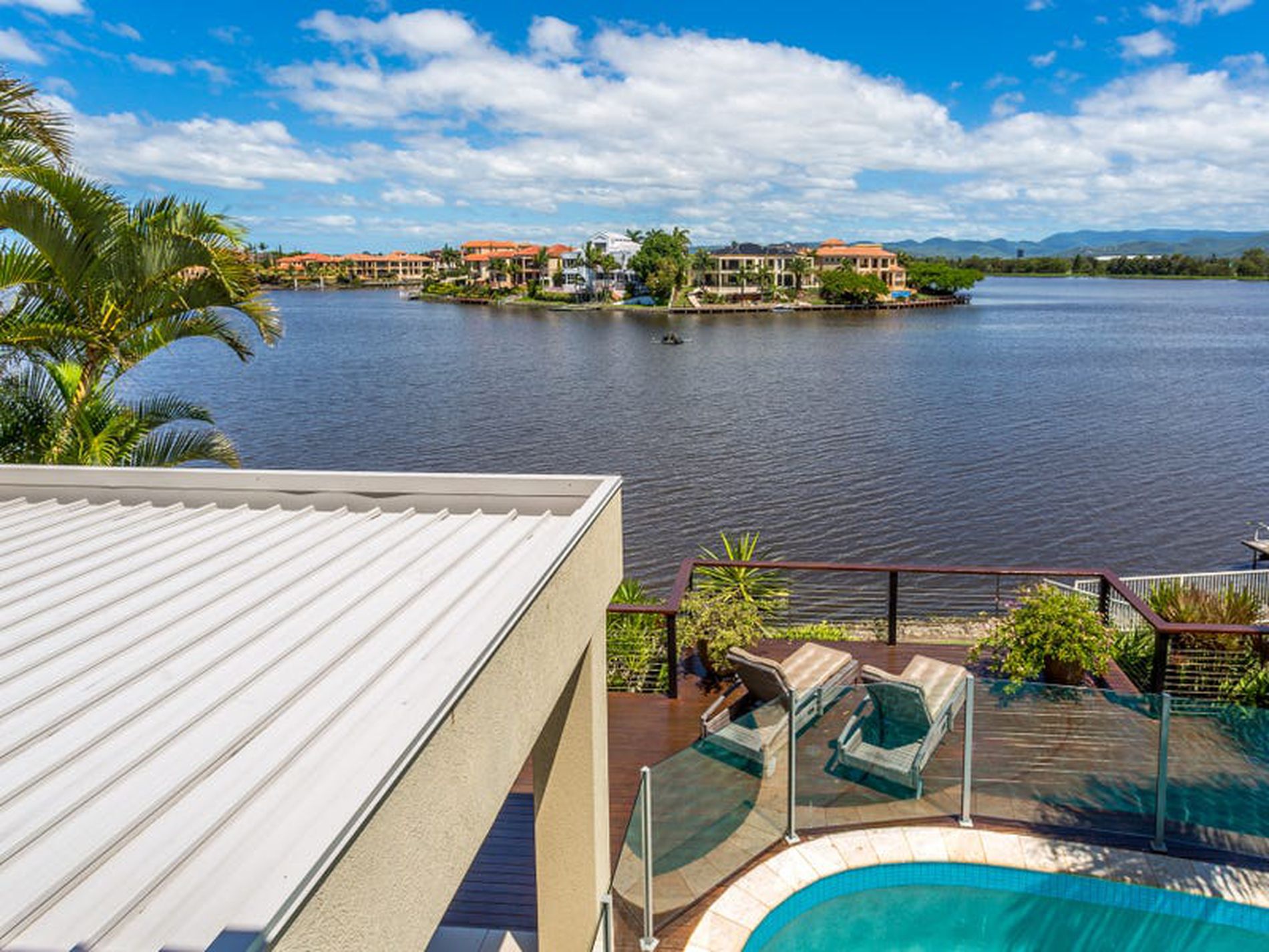 58 Montevideo Drive, Clear Island Waters