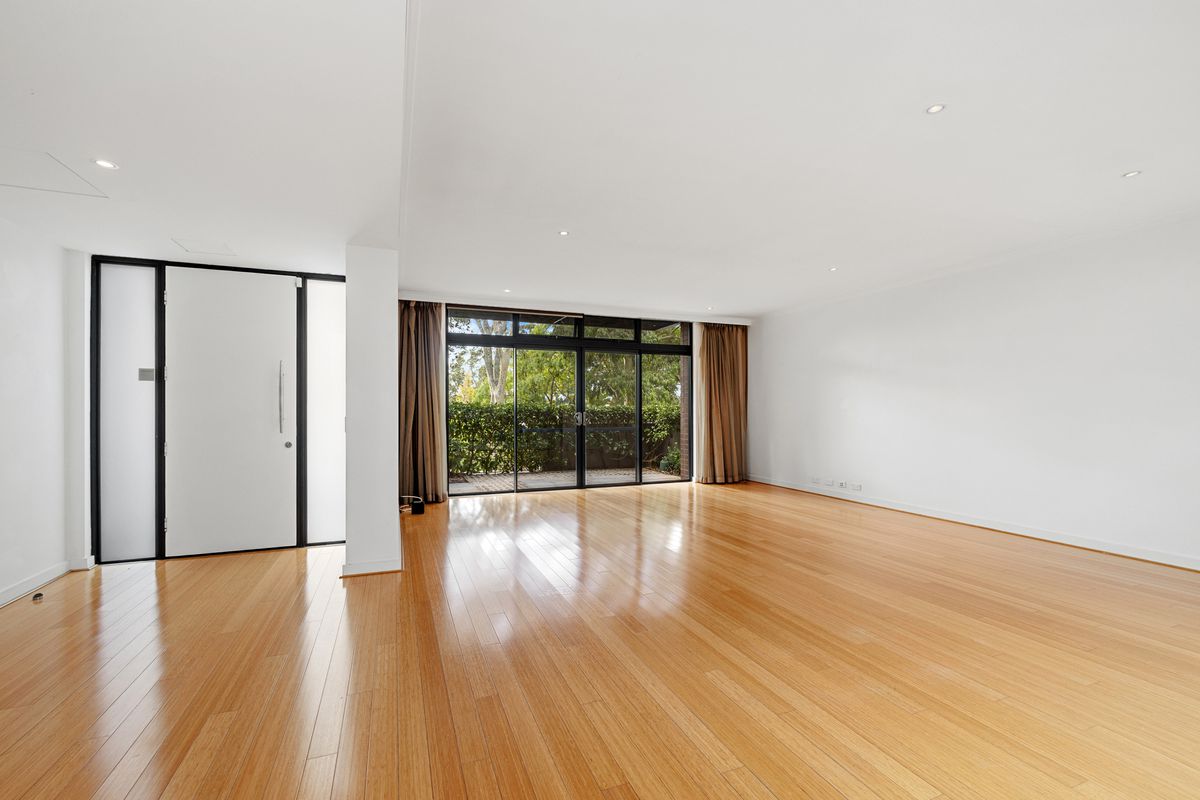 18 Lupin Hill Grove, Nedlands