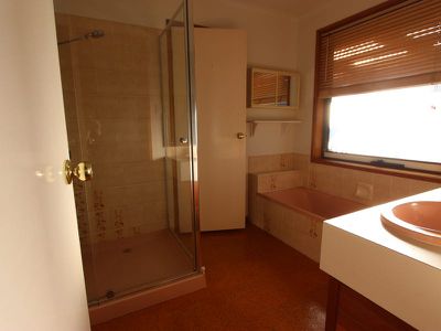 1 Cromwell Drive, Lara