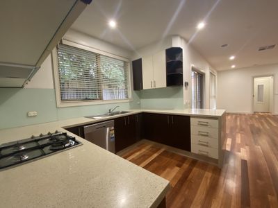 2 / 29 Simpson Drive, Mount Waverley