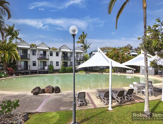  DUAL KEY APARTMENT - PREMIUM POSITION - WATER ASPECT OF LAKE DOONELLA   image 27
