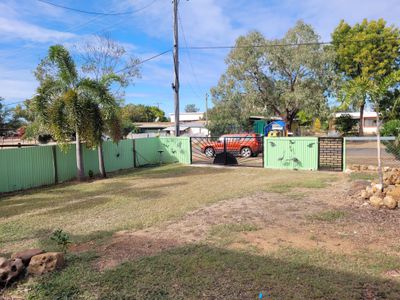 6 SUNRISE ROAD, Sapphire Central