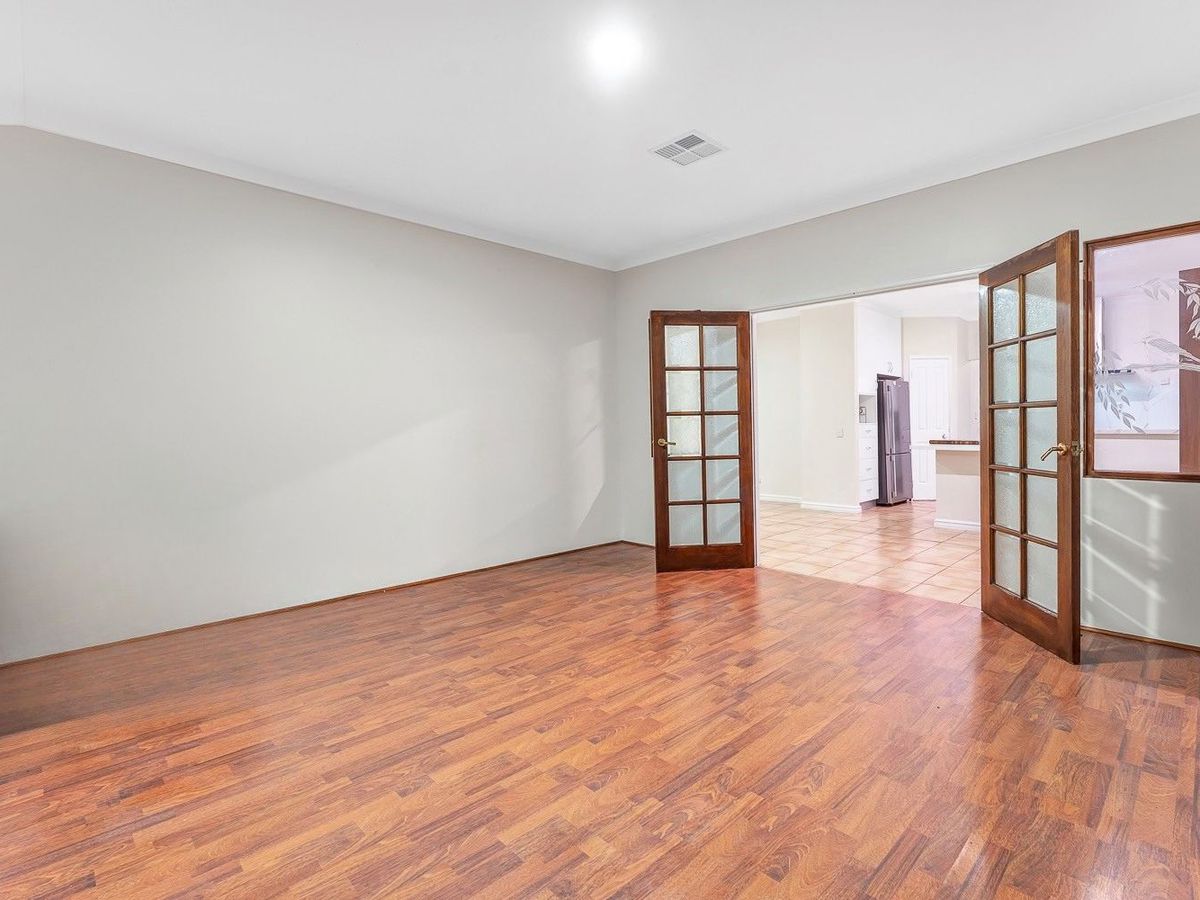 71 Serpentine Way, Stake Hill