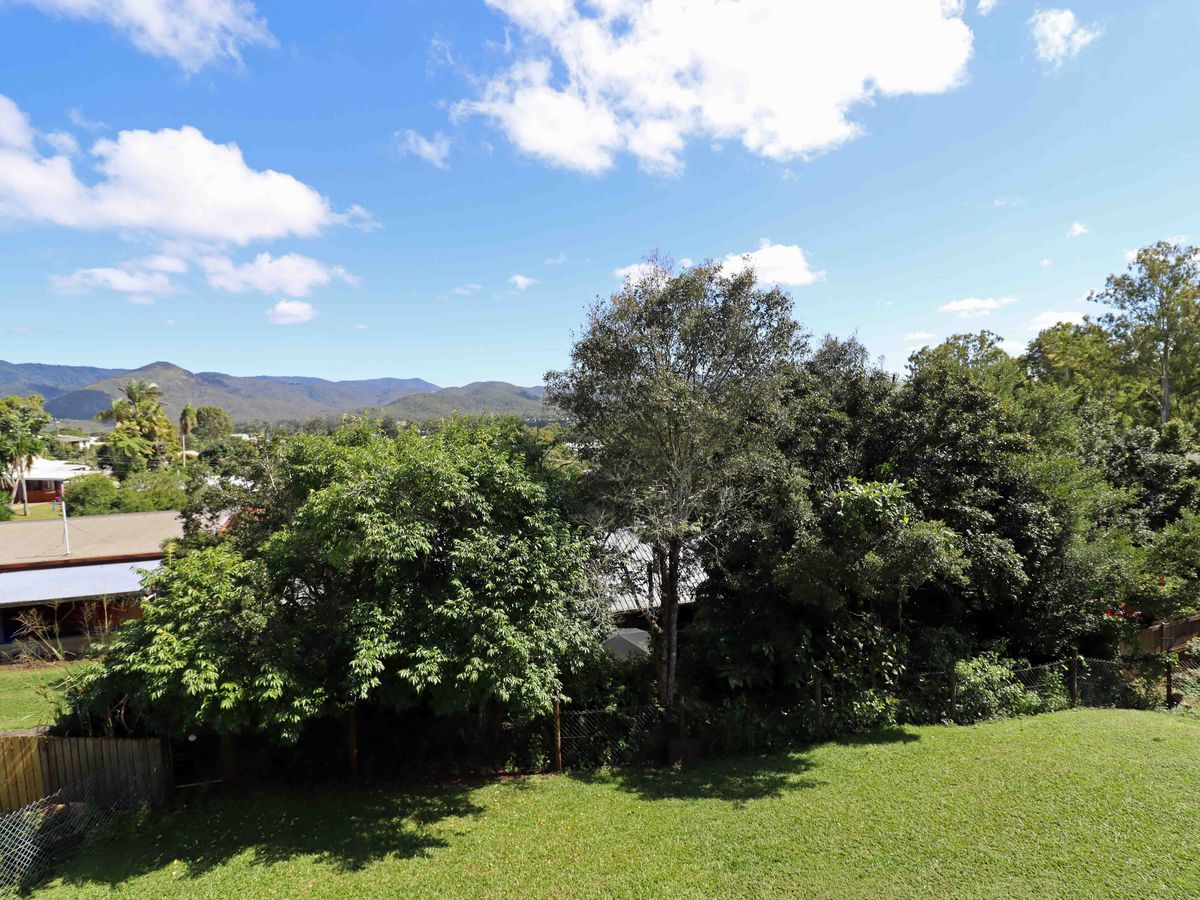 25 TWELFTH AVENUE, Atherton