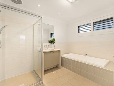 16 Hillcroft Place, Belmont