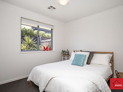 76 Cocoparra Crescent, Crace
