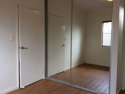 8 / 4 Newman Drive, Newman