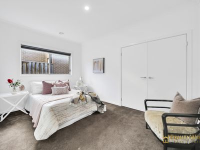 38 Bonhams Circuit, Manor Lakes