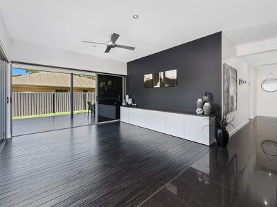 27 Greendragon Crescent, Upper Coomera