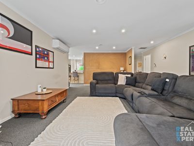 6 Nilufa Court, Hampton Park