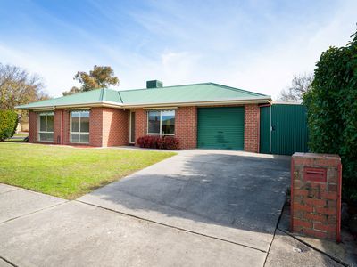 1 / 11 DUNDEE DRIVE, Wodonga