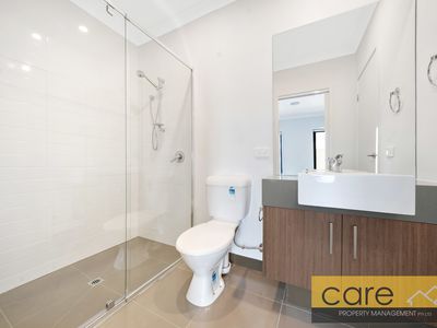 5 Vendeen Walk, Clyde North