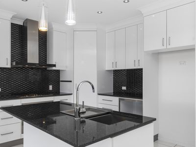 24 Lochern Way, Bushland Beach