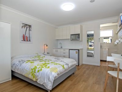 8 / 175  Baraang Drive, Broadwater