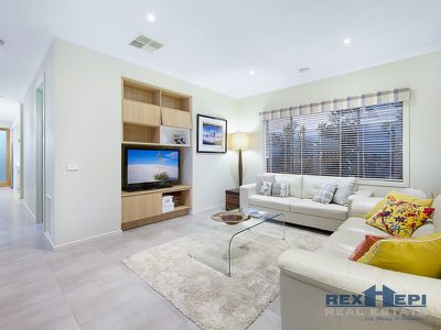 14 Mountainview Boulevard, Cranbourne North