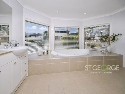 14 Rocklea Crescent, Sylvania