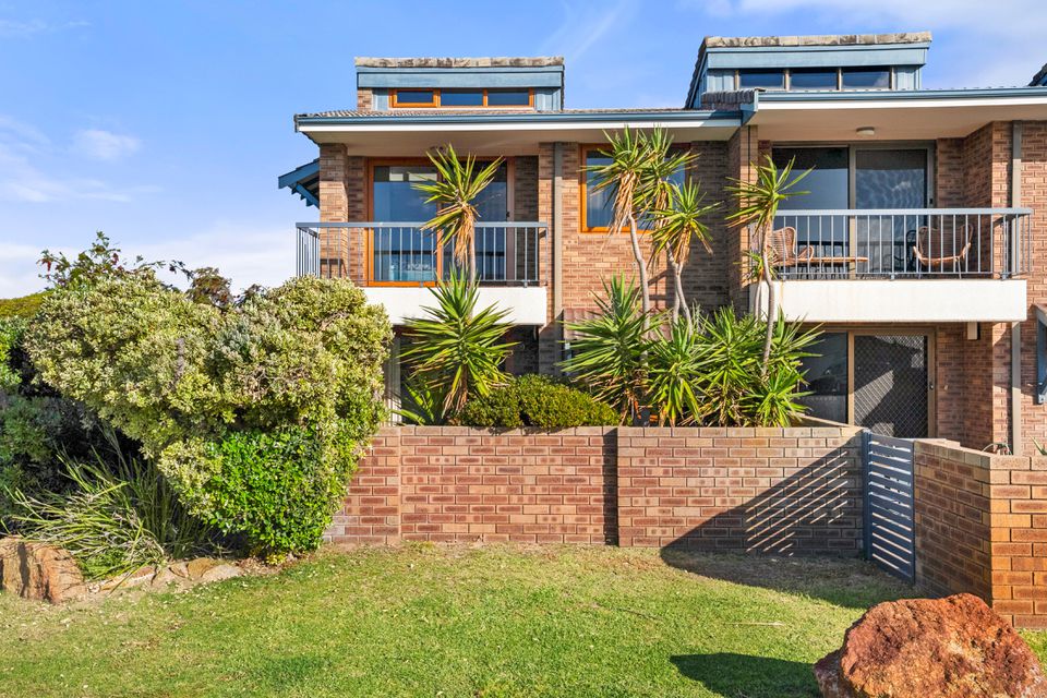 9 / 16 ARCADIA DRIVE, Shoalwater