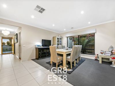 18 Spearwood Rise, Cranbourne West