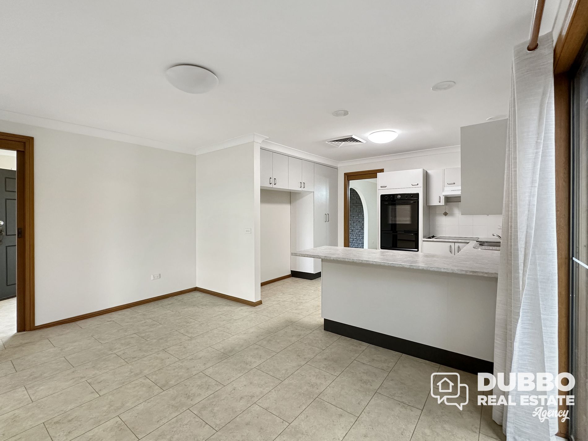 9 Meadowbank Drive, Dubbo