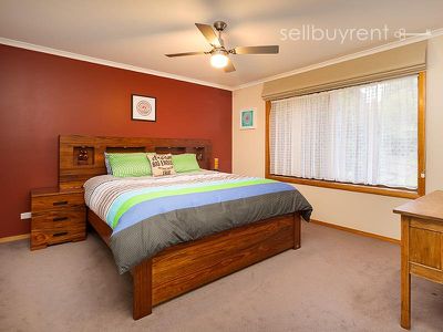 3 VISTA COURT, Bellbridge