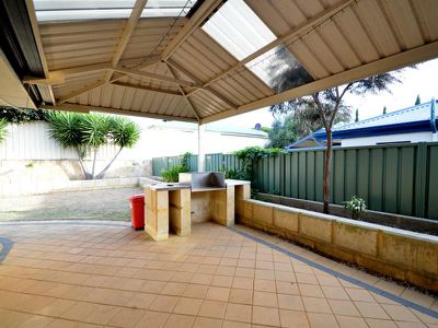 74 East Road, Pearsall