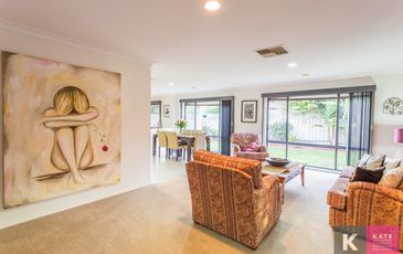 4 Castle Court, Beaconsfield