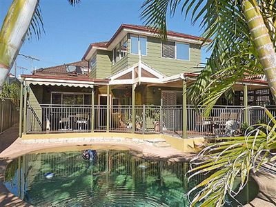 16 Stoney Creek Rd, Beverly Hills