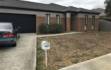 14 Cleopatra Dr, Cranbourne