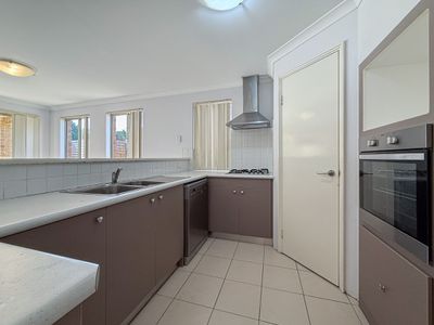 22 / 17 Third Avenue, Kelmscott
