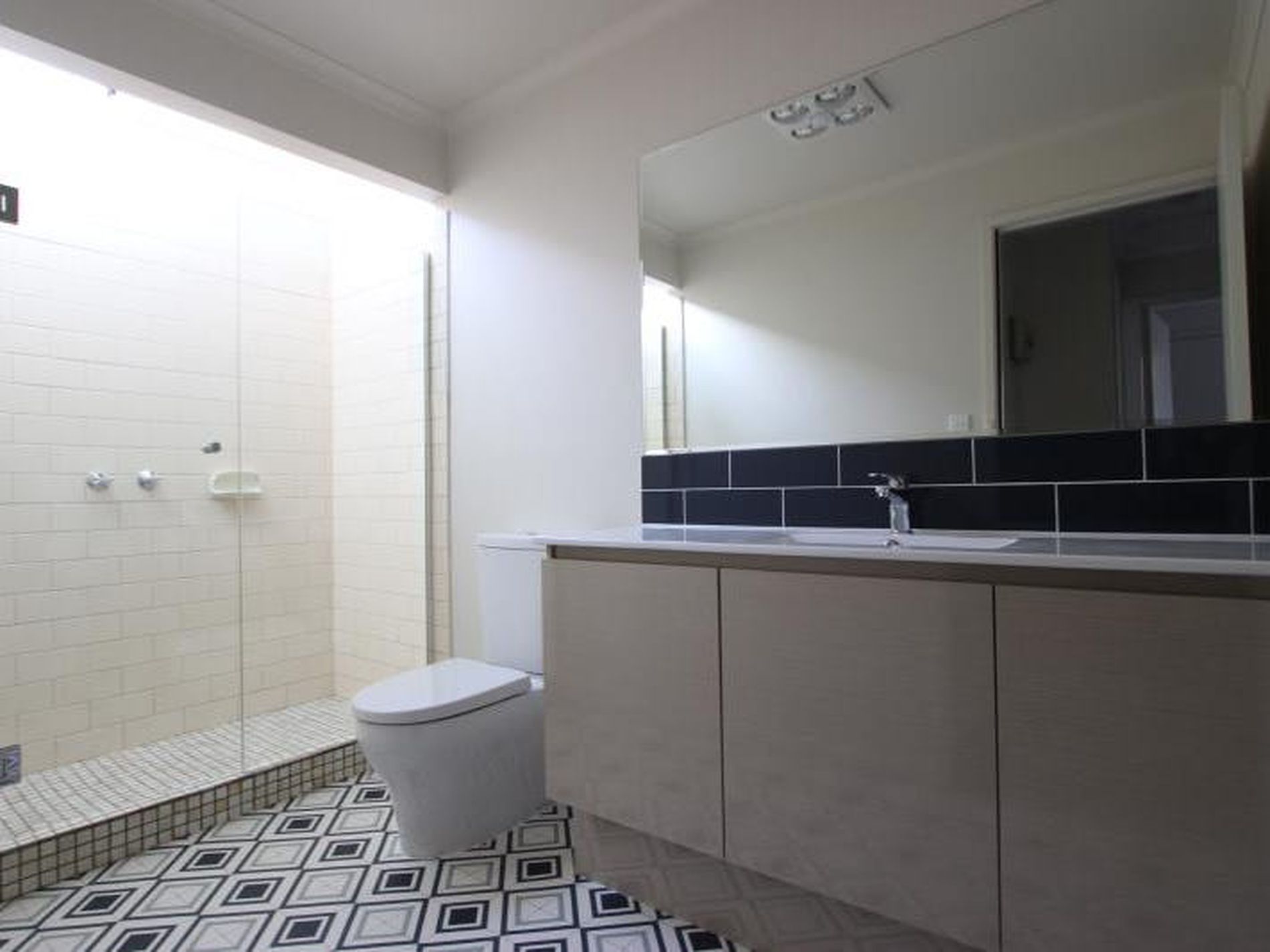 2 / 236 High Street, Belmont