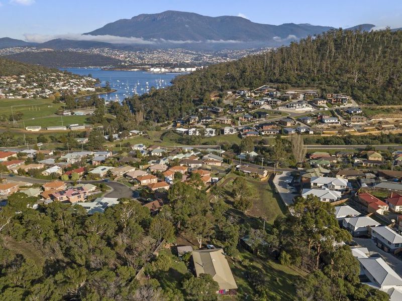 34 Clinton Road, Geilston Bay