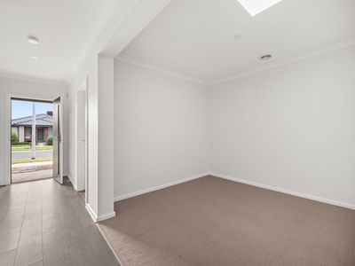 6 Shrubs Road, Mambourin