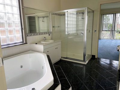 8 Bent Road, Wandana Heights