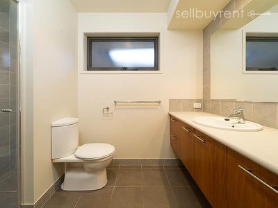 56 BALLARA DRIVE, Wodonga