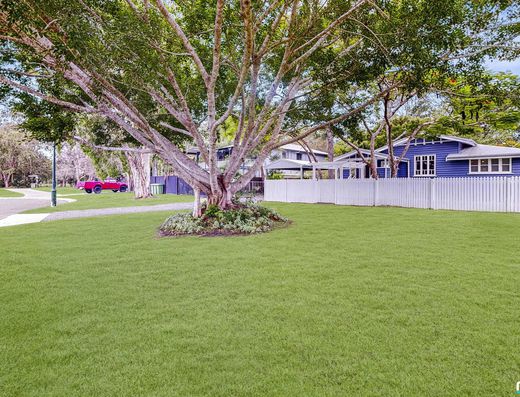 Charming Queenslander in Old Tewantin image 19