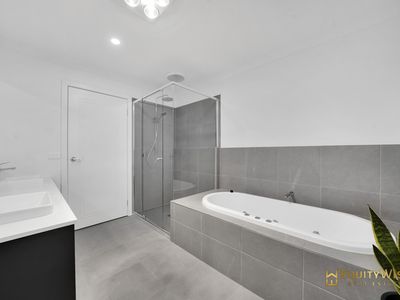 5 Palette Street, Mambourin