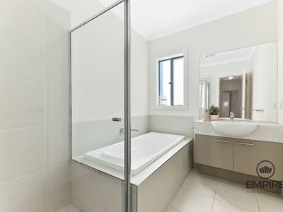 12 Pienza Road, Clyde