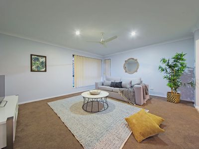 12 Cliff Close, Wakerley