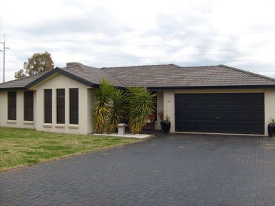 100 Twickenham Drive, Dubbo