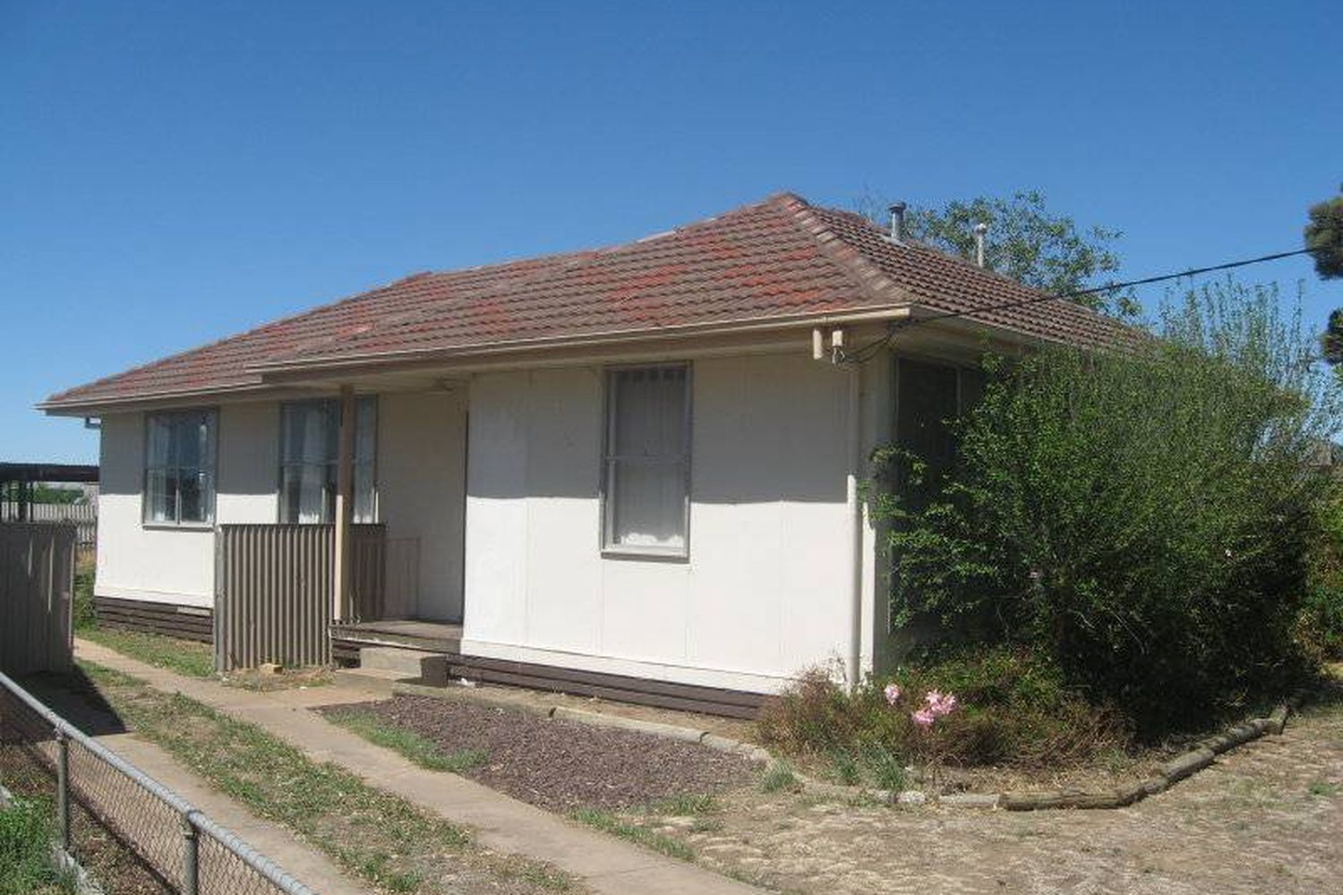 42 Winifred Street, Horsham