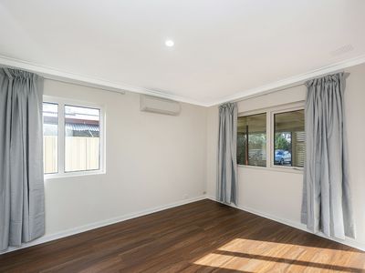 21 Sutherland Close North, Guildford