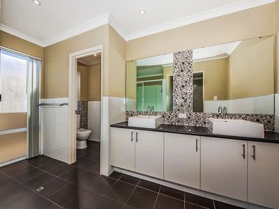 8 Knoll Rise, Yanchep