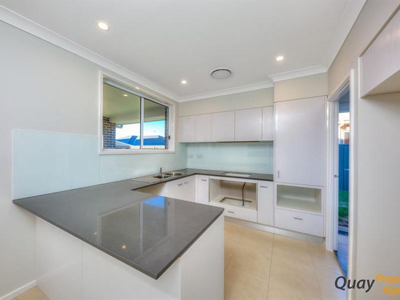 30 Hollows Dr, Oran Park