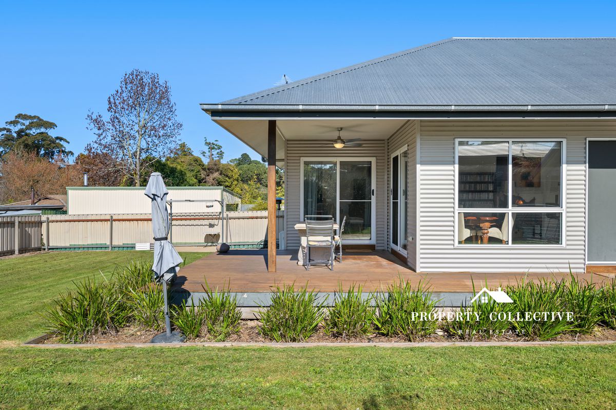 6 Le Couteur Avenue, Beechworth