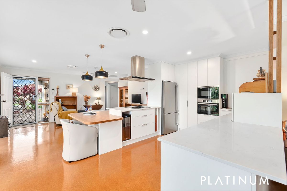 2 / 26 Waterdown Drive, Elanora