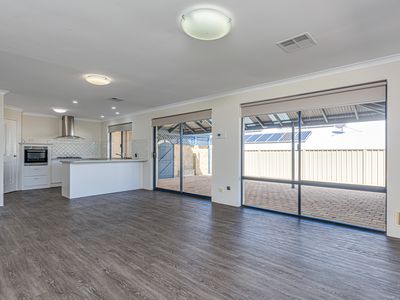 4 Trumpeter Parade, Yanchep