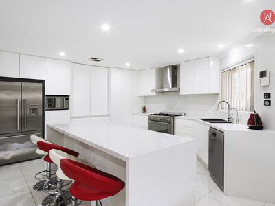 6 London Court, Cecil Hills