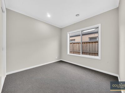 61 Sunlight Circuit, Lara